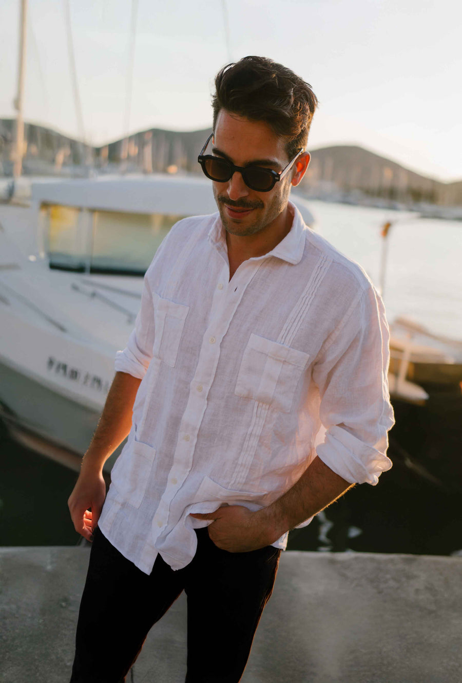 Guayabera Black Pearl color blanca 100% lino