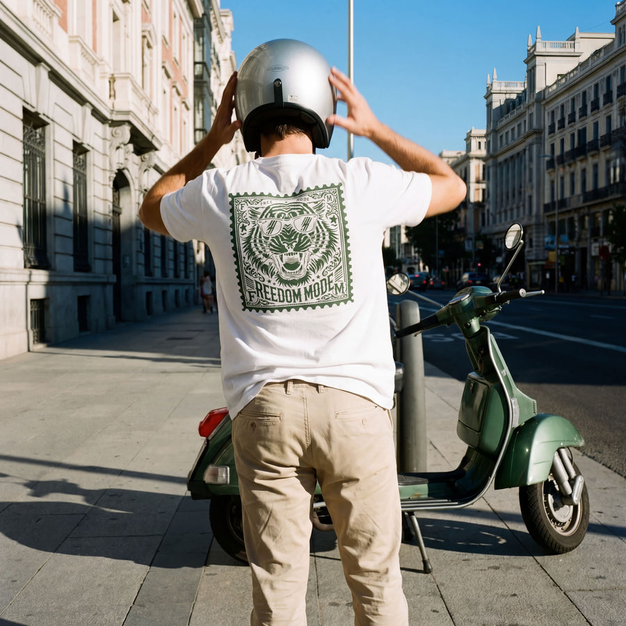 Camiseta Freedom Mode estampado tigre minimal