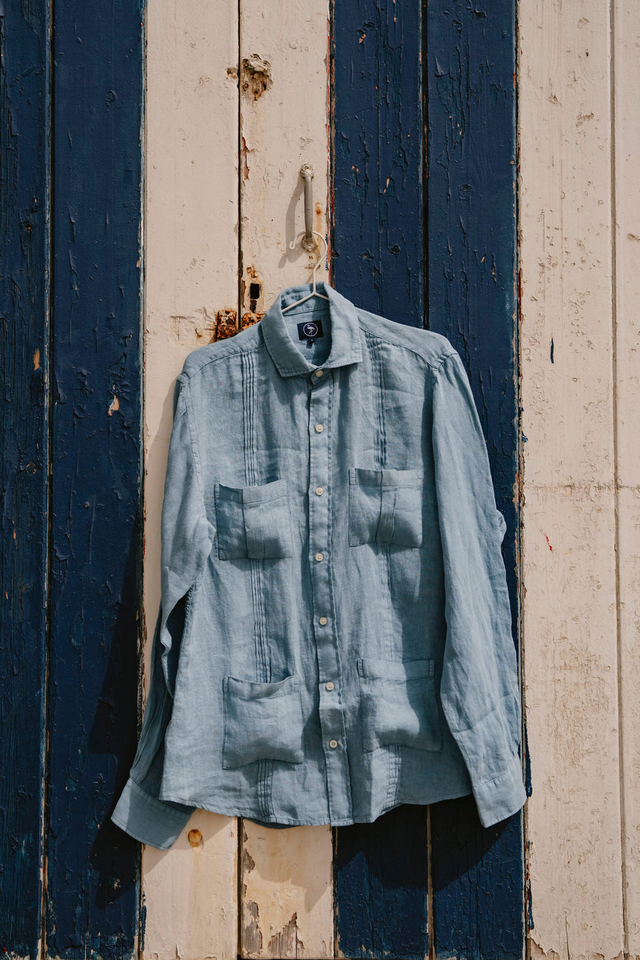 Guayabera Azzam color azul cerúleo 100% lino